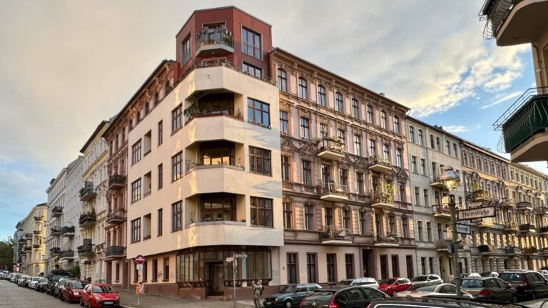 Berlin Altbau with restored stucco façade, Bergmannkiez Kreuzberg 61